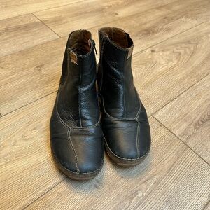 Leather Josef Siebel Ankle Boots. Black. Men’s Size 43. Stylish. Well made.